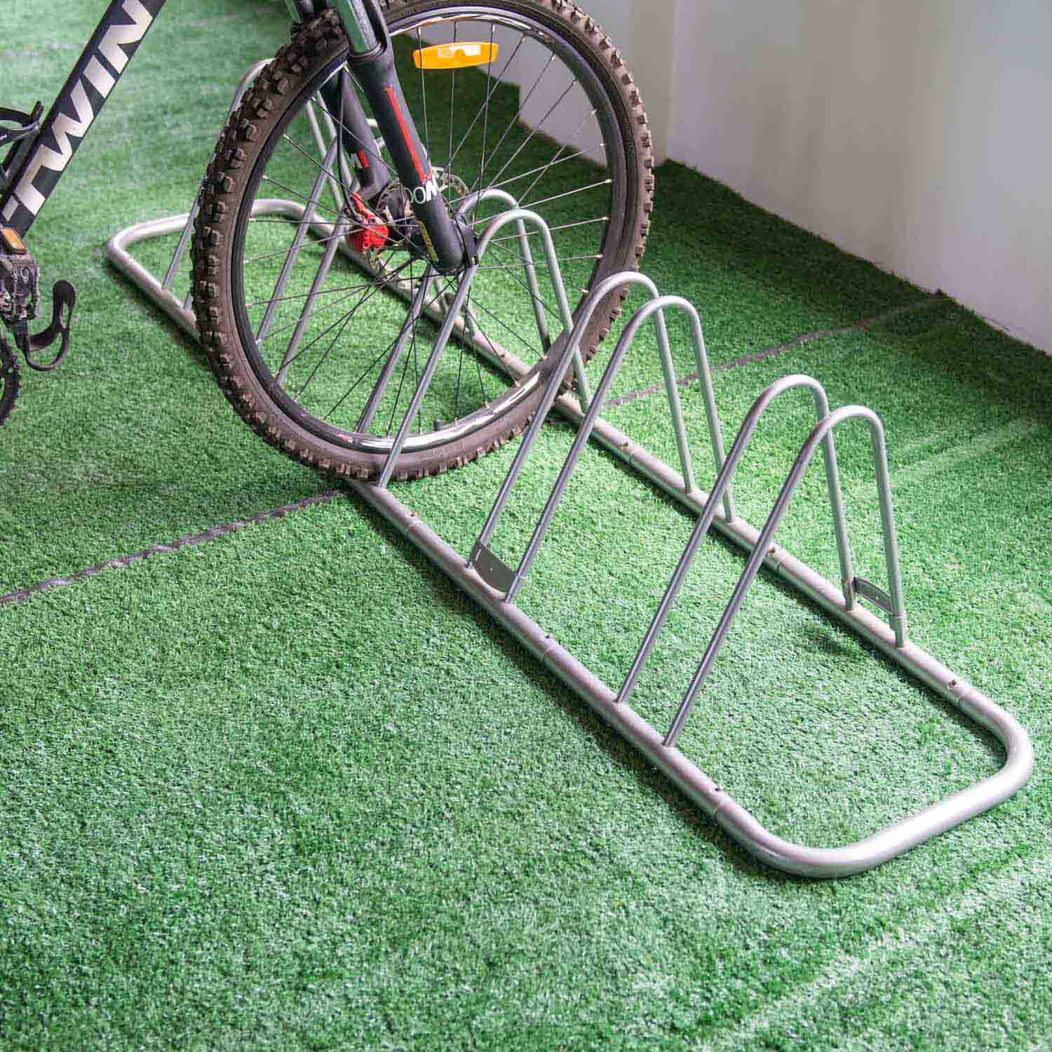 Adjustable Galvanized Aluminum Powered Coated Metal Bike Floor Rack